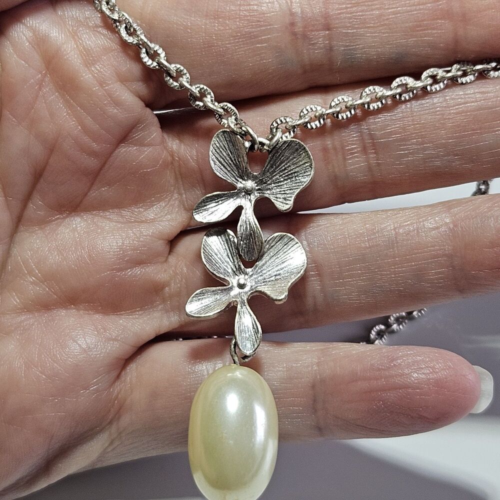 SAO Silver Tone Flower Faux Pearl Necklace 16" 3" Extender